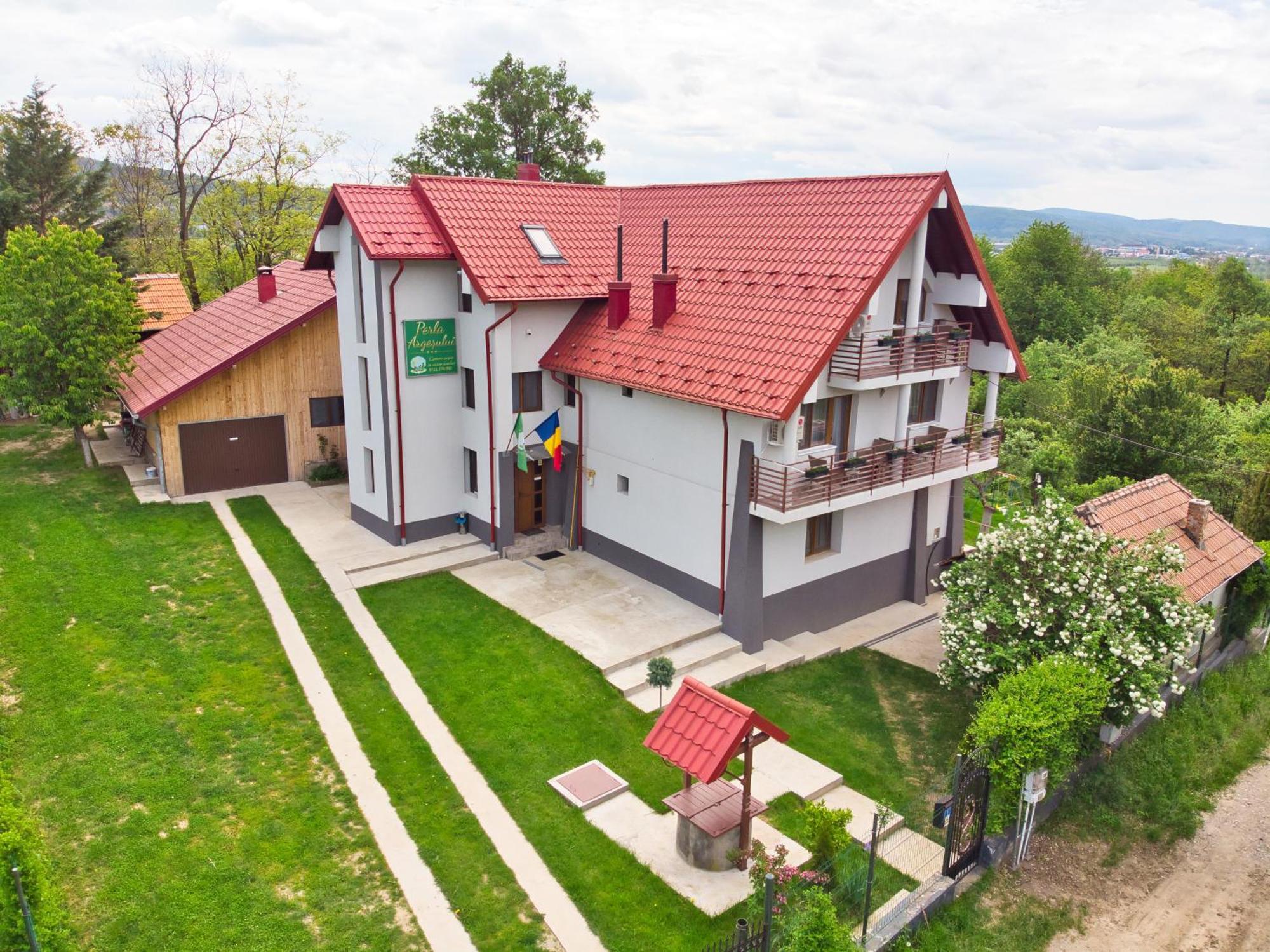 Perla Argesului, Ciubar, Piscina, Lift, Gratar, Cabana, Pensiuni, Hotel Cazare Transfagarasan Curtea De Arges Albestii de Arges Exterior photo