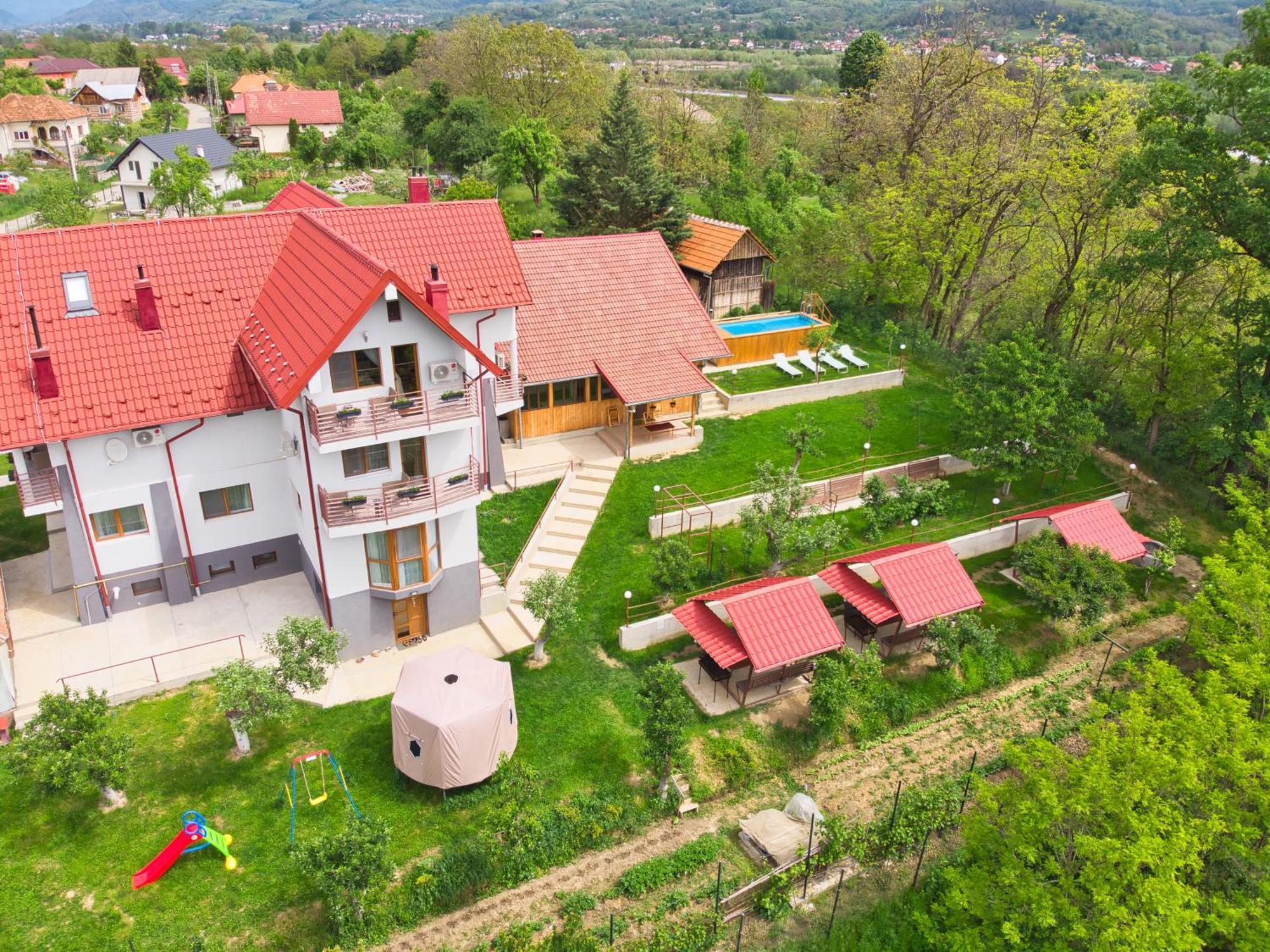 Perla Argesului, Ciubar, Piscina, Lift, Gratar, Cabana, Pensiuni, Hotel Cazare Transfagarasan Curtea De Arges Albestii de Arges Exterior photo